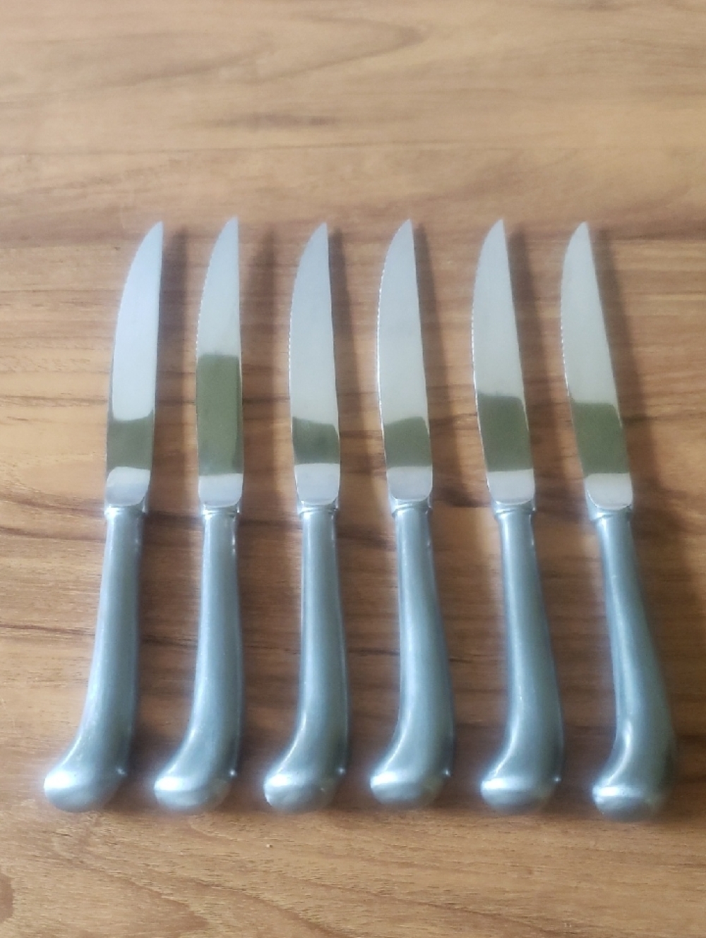 Like New 6 Piece Stainless Steel Steak Knife Set